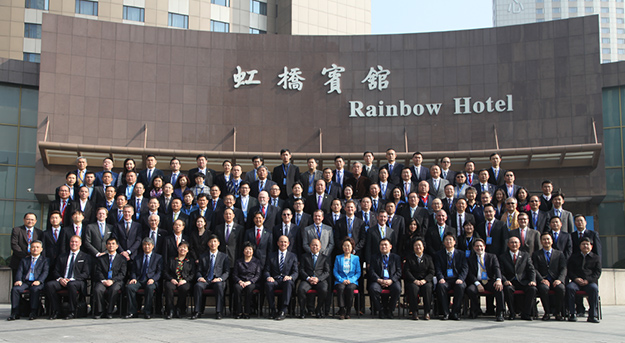 2016中國直銷行業(yè)規(guī)范發(fā)展國際交流研討會召開，綠之韻集團(tuán)董事、執(zhí)行總裁勞嘉出席并代表集團(tuán)簽署《直銷企業(yè)自律承諾宣言》