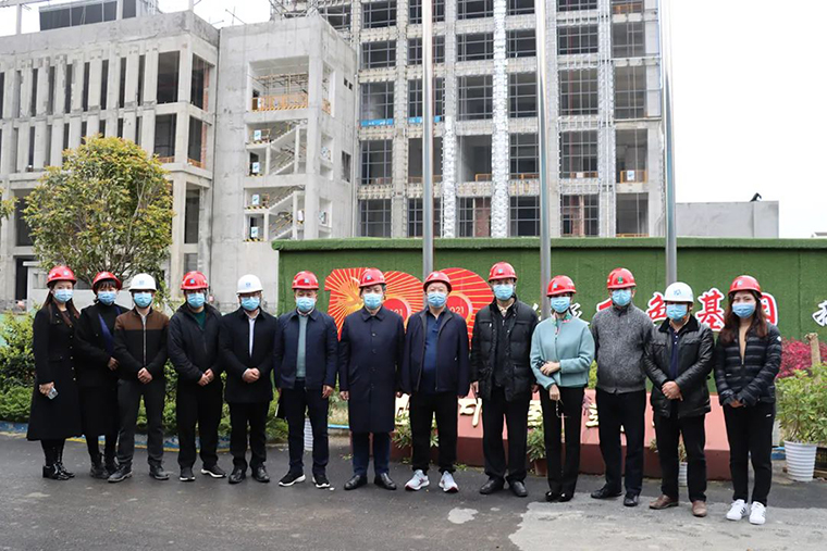 長沙市雨花區(qū)人大常委會主任馮聰龍一行蒞臨綠之韻中心調(diào)研