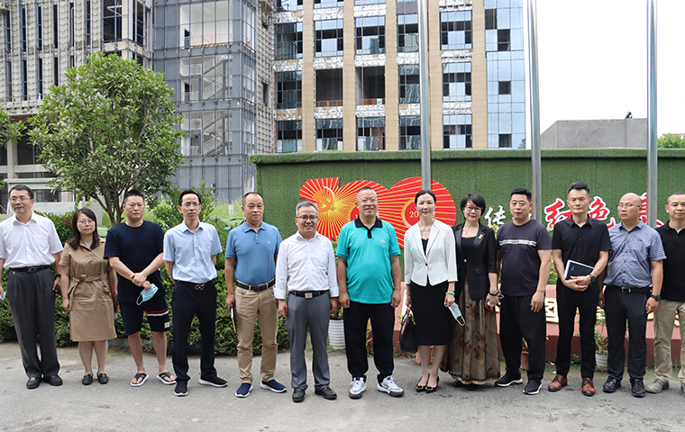 中共長(zhǎng)沙市雨花區(qū)委副書記郭四軍一行蒞臨綠之韻中心開展“紓困暖企”調(diào)研走訪活動(dòng)