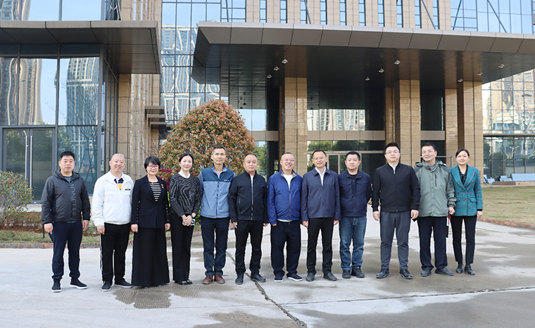 中共長沙市雨花區(qū)委常委、常務(wù)副區(qū)長吳平輝一行蒞臨綠之韻中心調(diào)研